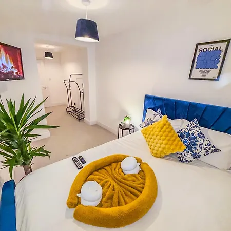 Deluxe 4 Bedroom Near Centre By Altoluxoexperience Short Lets & Serviced With Free Parking & Wifi Holiday home Bristol