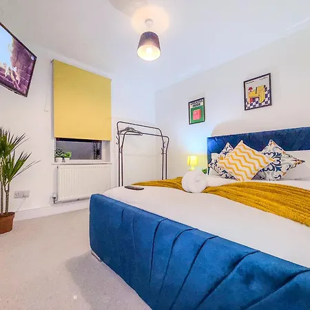 Holiday home Deluxe 4 Bedroom Near Centre By Altoluxoexperience Short Lets & Serviced With Free Parking & Wifi Bristol