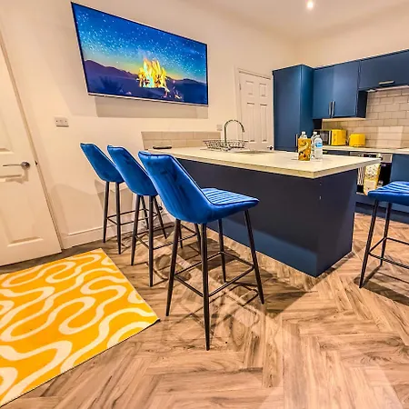 Holiday home Deluxe 4 Bedroom Near Centre By Altoluxoexperience Short Lets & Serviced With Free Parking & Wifi Bristol