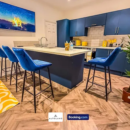 Casa de Férias Armoury Square Deluxe 4br Near Centre By Altoluxoexperience Short Lets & Serviced With Free Parking & Wifi *