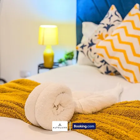 Casa de Férias Armoury Square Deluxe 4br Near Centre By Altoluxoexperience Short Lets & Serviced With Free Parking & Wifi *