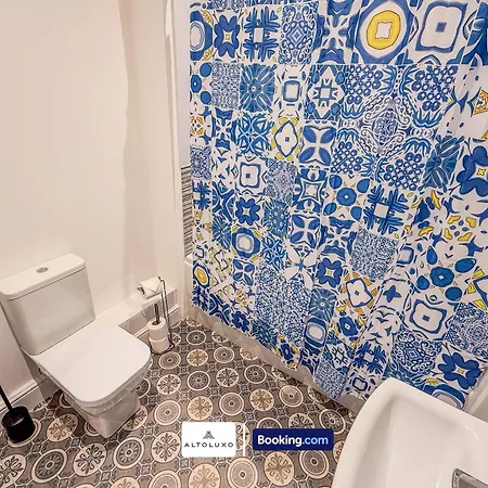 Armoury Square Deluxe 4br Near Centre By Altoluxoexperience Short Lets & Serviced With Free Parking & Wifi Бристоль