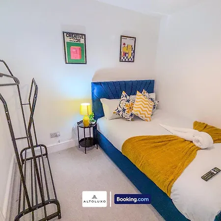Casa de Férias Armoury Square Deluxe 4 Bedroom Near Centre By Altoluxoexperience Short Lets & Serviced With Free Parking & Wifi *