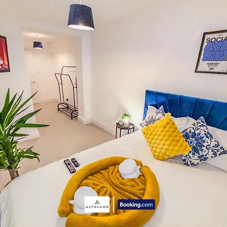 Armoury Square Deluxe 4br Near Centre By Altoluxoexperience Short Lets & Serviced With Free Parking & Wifi *